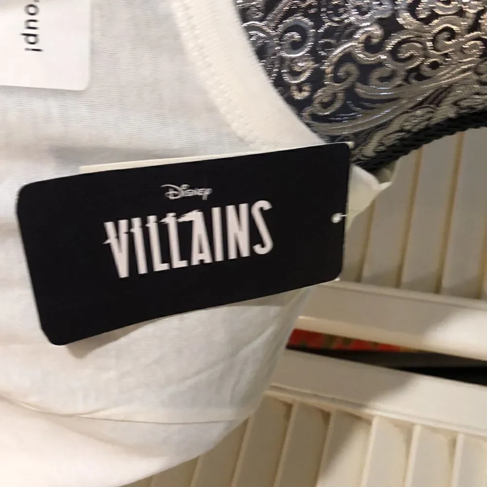 NWT Disney Villains 🦹‍♀️ Evil Queen Text Thread 🧵 T Shirt.